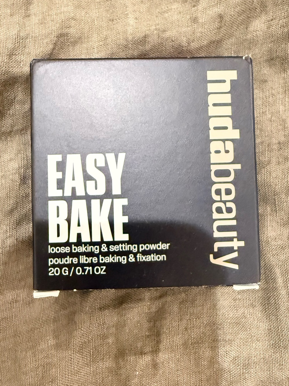 HUDA BEAUTY Easy Bake Loose Baking & Setting Powder